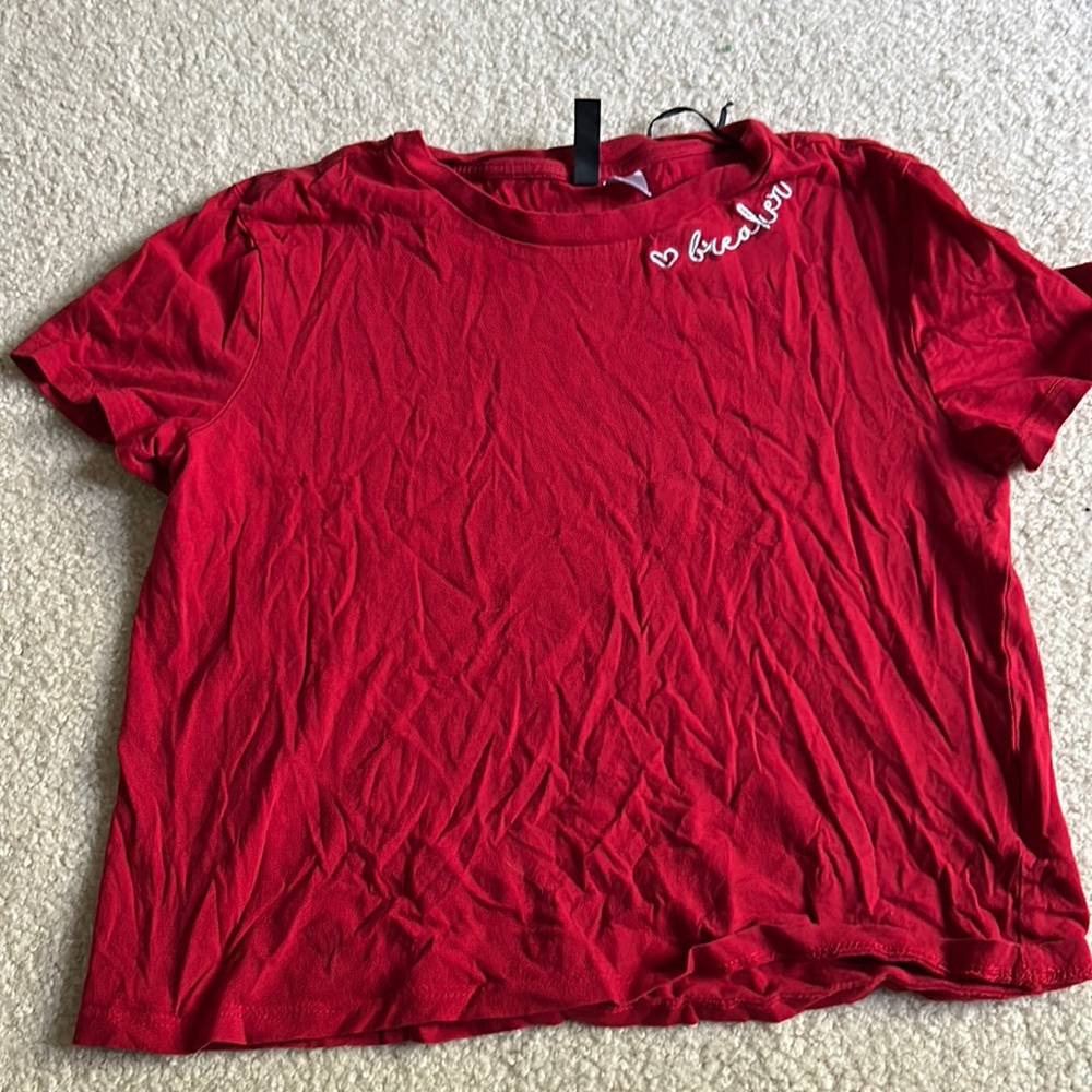 “❤️ breaker” embroidered red cropped H&M Short Sleeve Tee